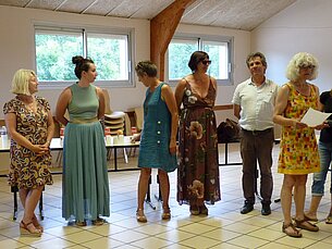 Les enseignantes et le maire